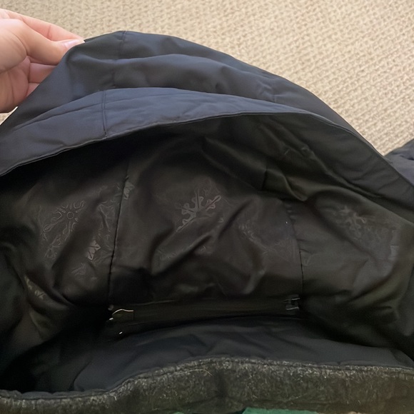 The North Face | Women’s 600 Goose Down Puffer Jacket - Picture 12 of 13